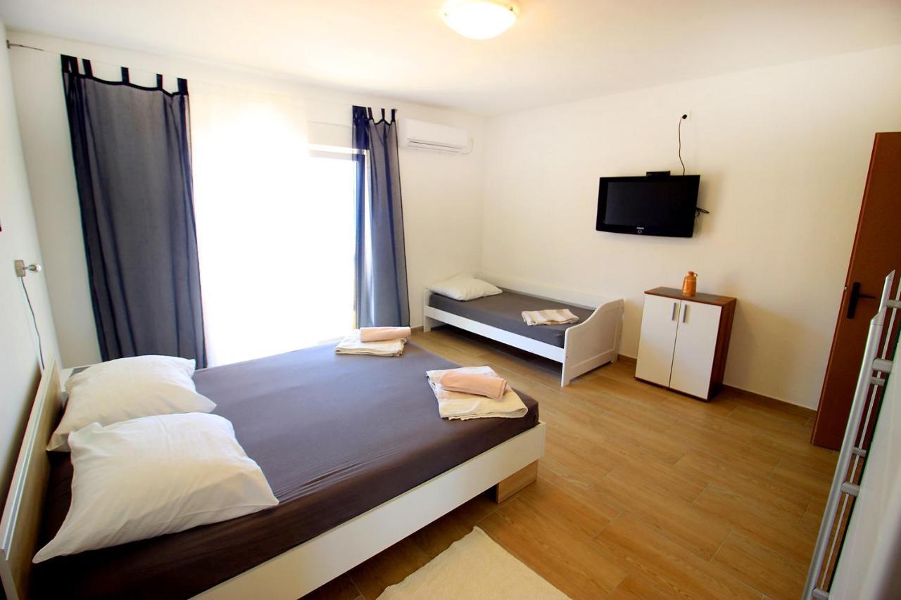 The Peaceful Vacation Apartment Metajna Exterior photo