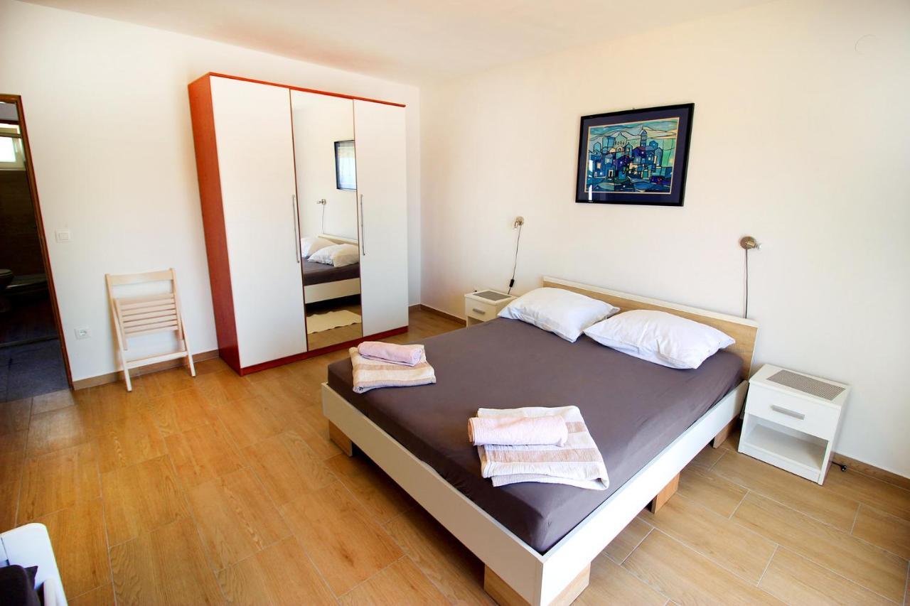 The Peaceful Vacation Apartment Metajna Exterior photo