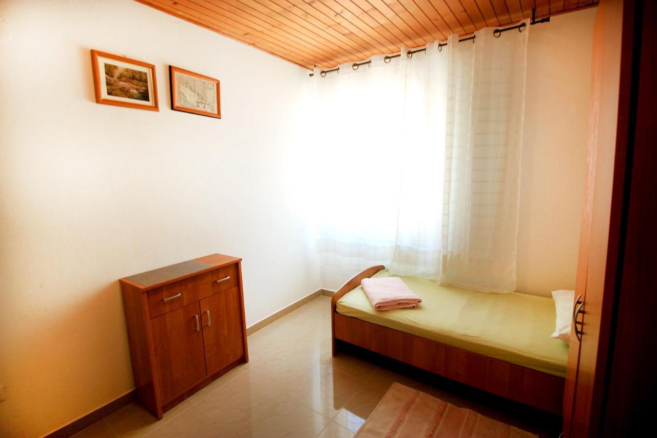 The Peaceful Vacation Apartment Metajna Exterior photo